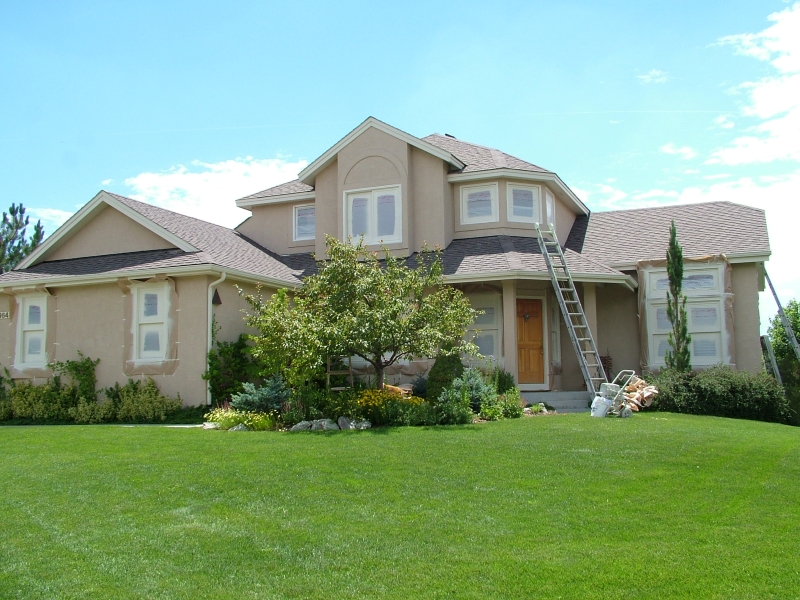 Painting windows on the stucco house
